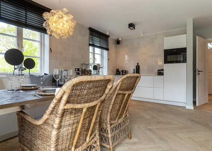 Victoria House Victoria House *